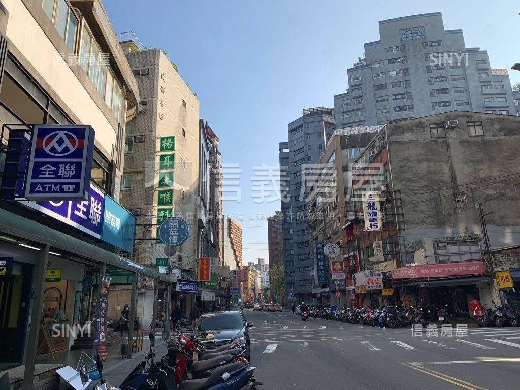 東區全聯超市店面房屋室內格局與周邊環境