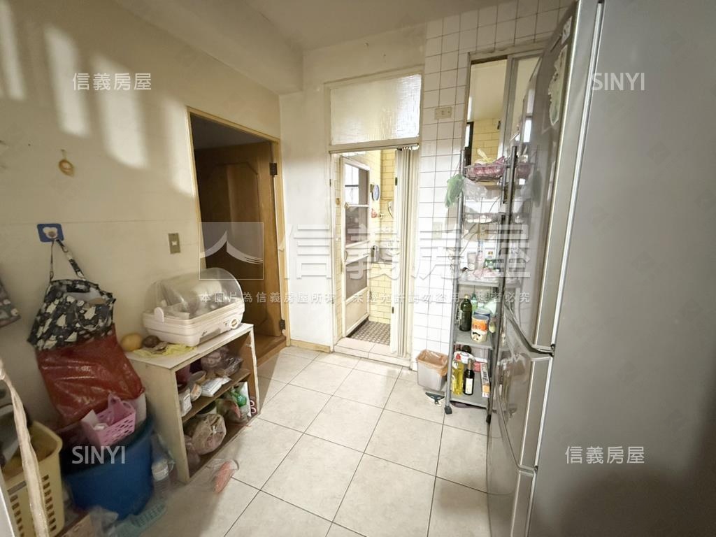 方正公寓。前後陽台房屋室內格局與周邊環境