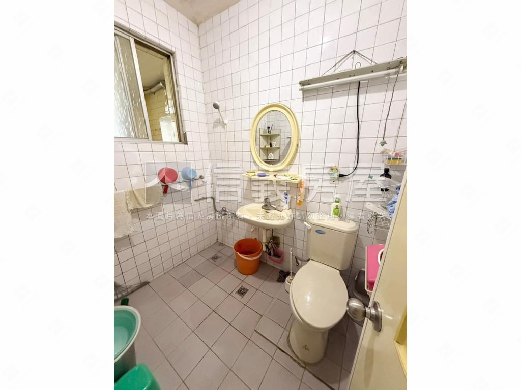 方正公寓。前後陽台房屋室內格局與周邊環境