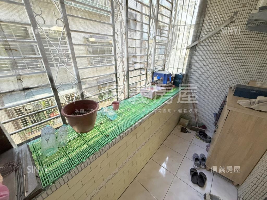 方正公寓。前後陽台房屋室內格局與周邊環境
