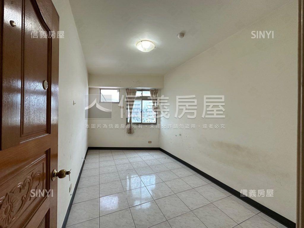 晶華美美五房車位房屋室內格局與周邊環境