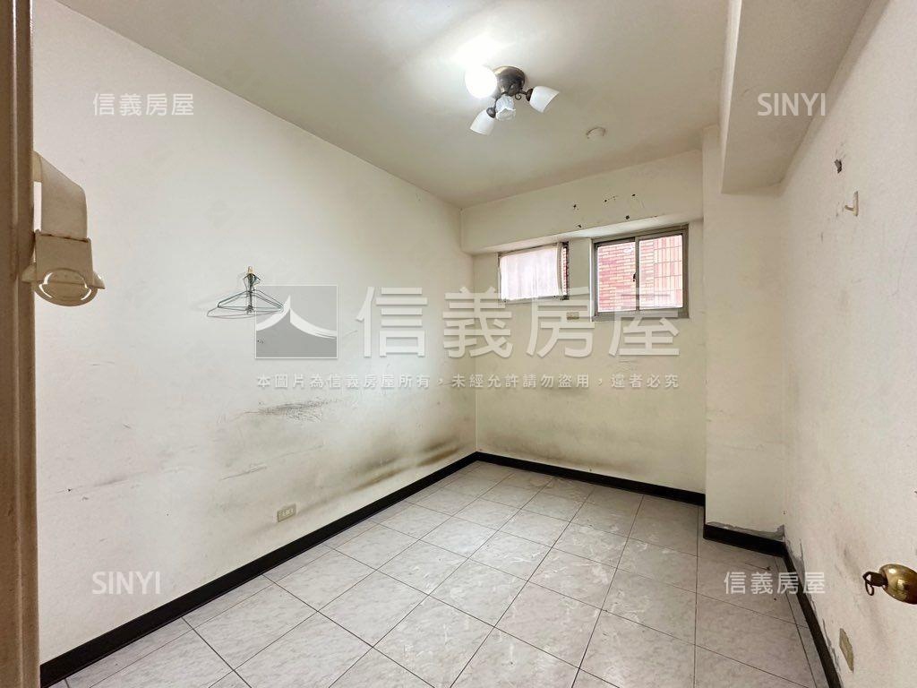 晶華美美五房車位房屋室內格局與周邊環境