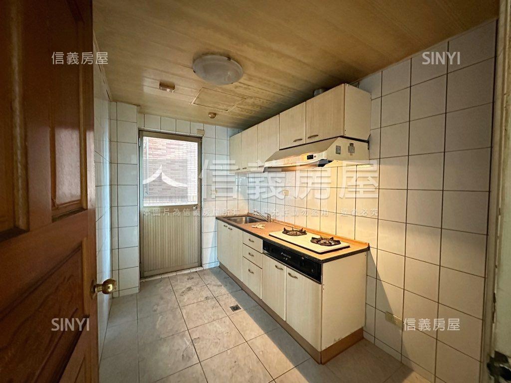 晶華美美五房車位房屋室內格局與周邊環境