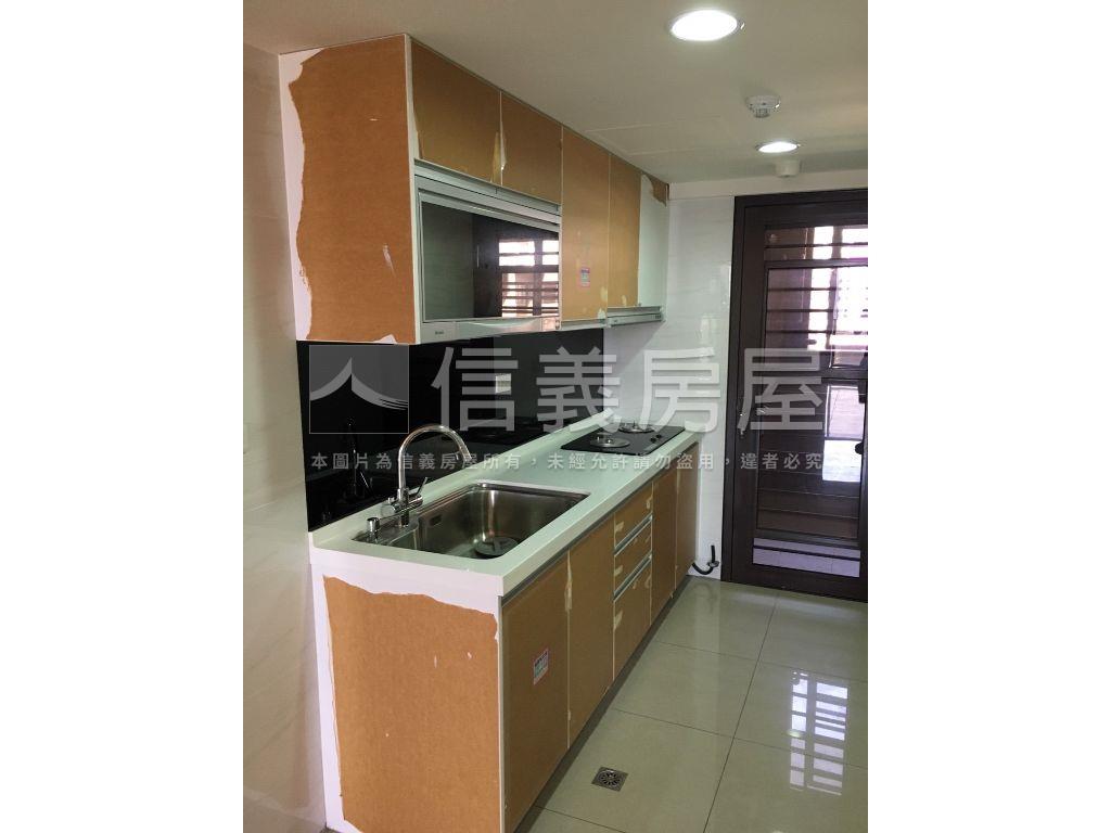 御藏美景三房車位房屋室內格局與周邊環境