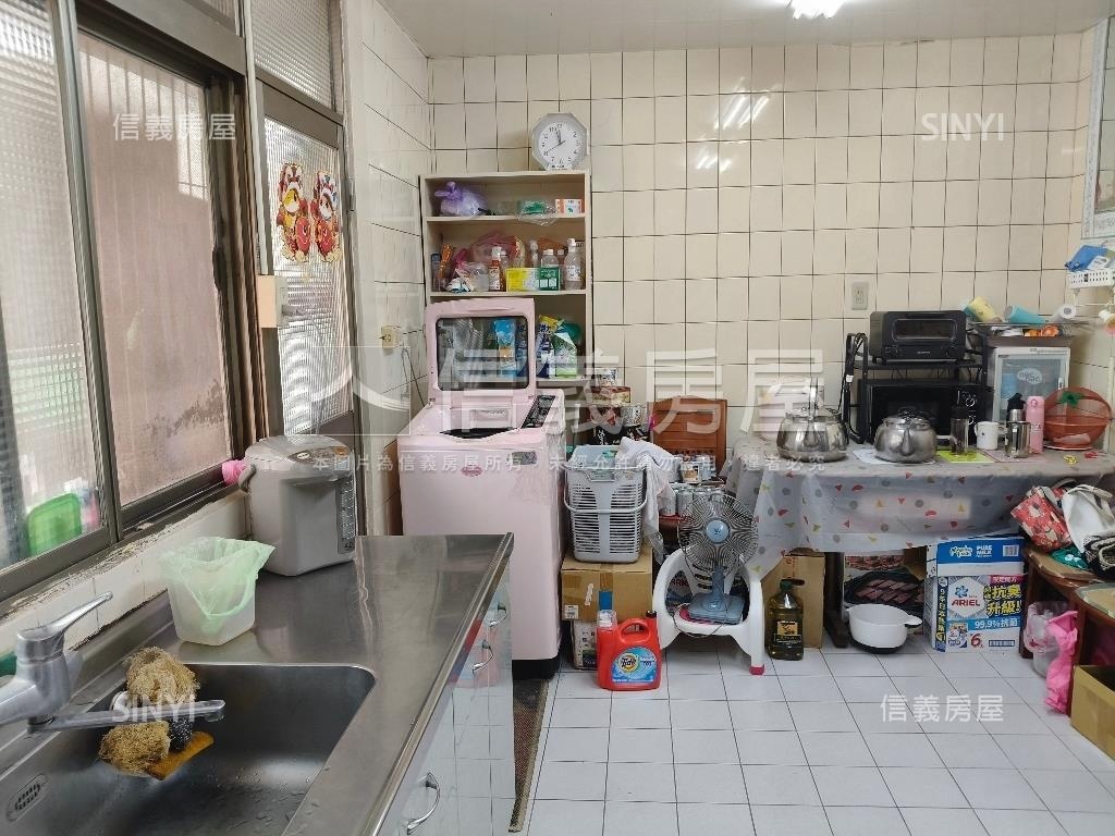 信義獨賣韌性首購邊間二樓房屋室內格局與周邊環境