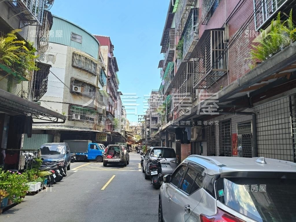 信義獨賣韌性首購邊間二樓房屋室內格局與周邊環境