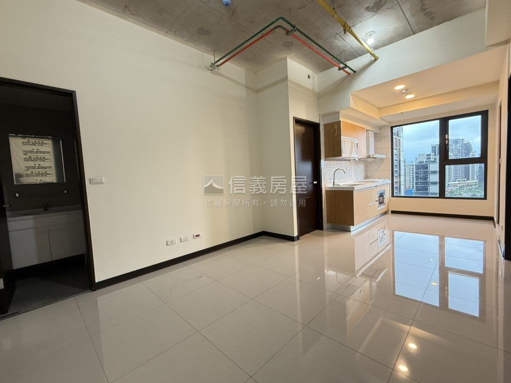剛交屋。漾時光二房車位房屋室內格局與周邊環境