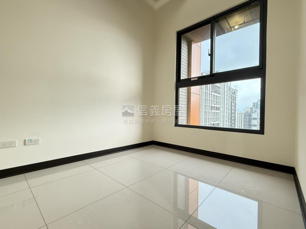 剛交屋。漾時光二房車位房屋室內格局與周邊環境