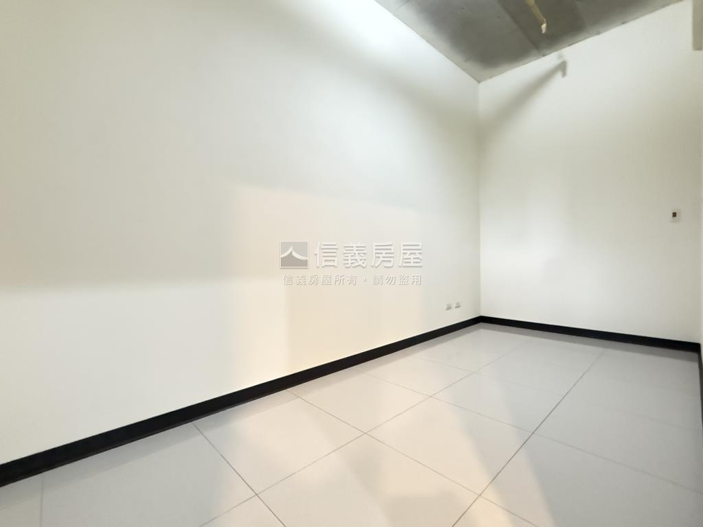 剛交屋。漾時光二房車位房屋室內格局與周邊環境