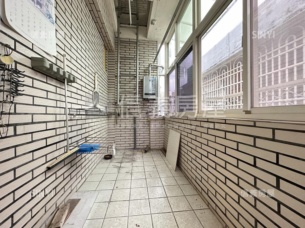 士林捷運邊間方正大公寓房屋室內格局與周邊環境