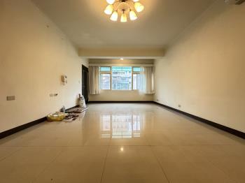 士林捷運邊間方正大公寓