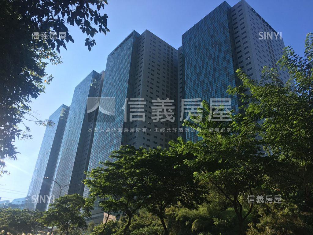 遠雄Ｕ－ＴＯＷＮ附車位房屋室內格局與周邊環境