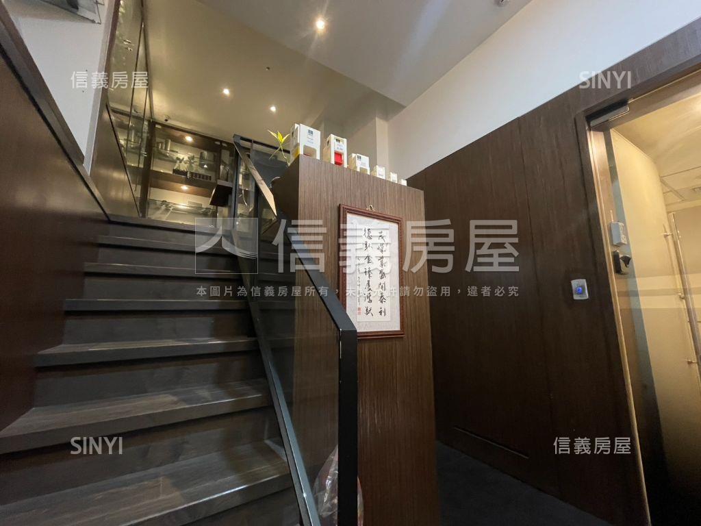 遠雄Ｕ－ＴＯＷＮ附車位房屋室內格局與周邊環境