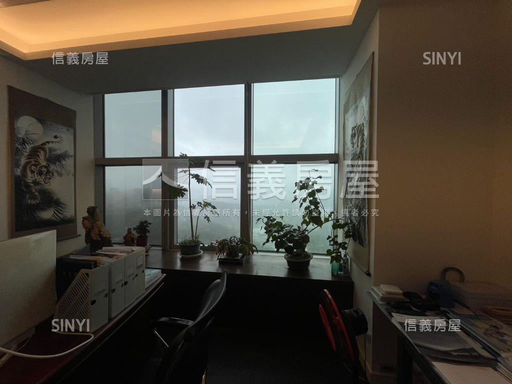 遠雄Ｕ－ＴＯＷＮ附車位房屋室內格局與周邊環境