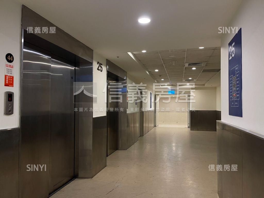 遠雄Ｕ－ＴＯＷＮ附車位房屋室內格局與周邊環境