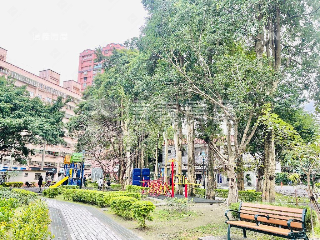 景安雙陽台３房美宅房屋室內格局與周邊環境