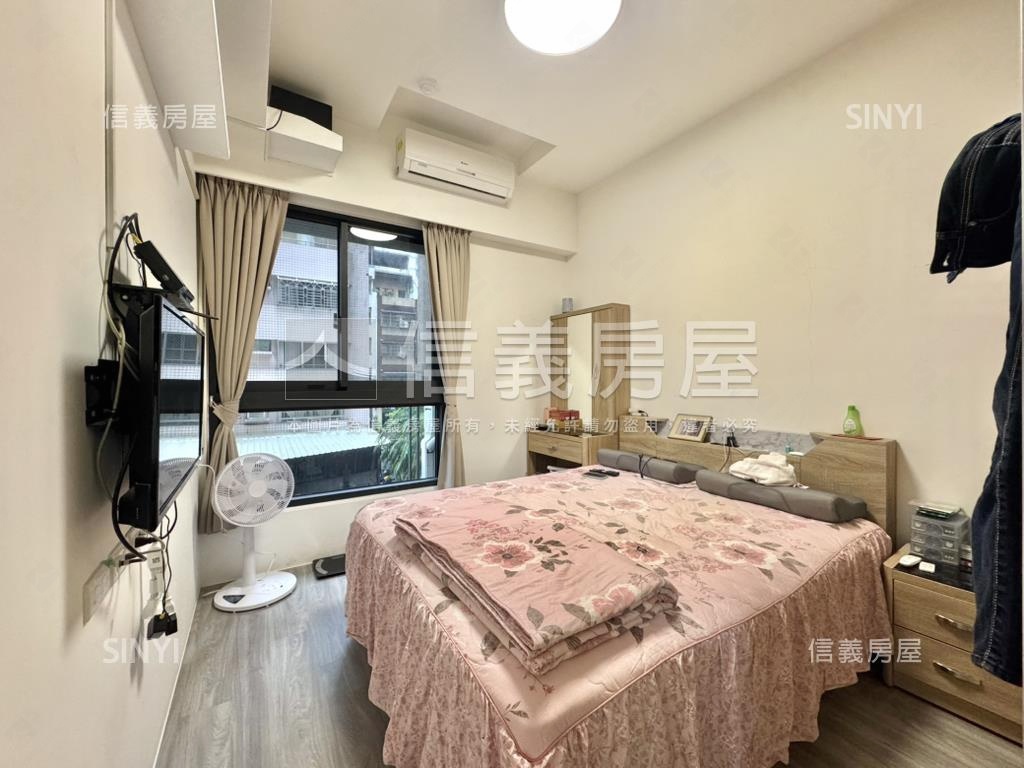 晨均日渼精裝邊間兩房車位房屋室內格局與周邊環境
