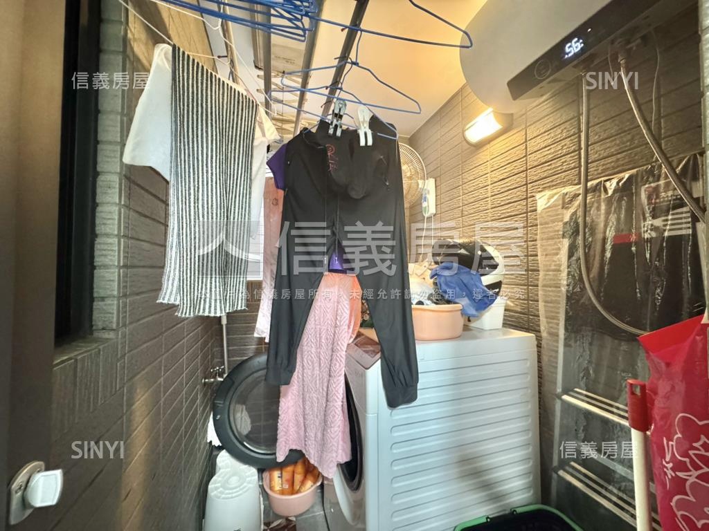 晨均日渼精裝邊間兩房車位房屋室內格局與周邊環境