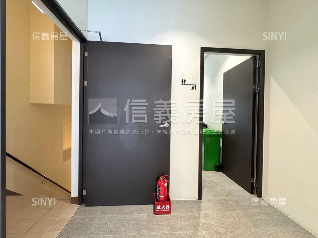 晨均日渼精裝邊間兩房車位房屋室內格局與周邊環境