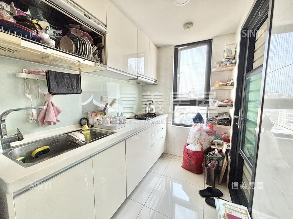 益展城心高樓層三房車位房屋室內格局與周邊環境