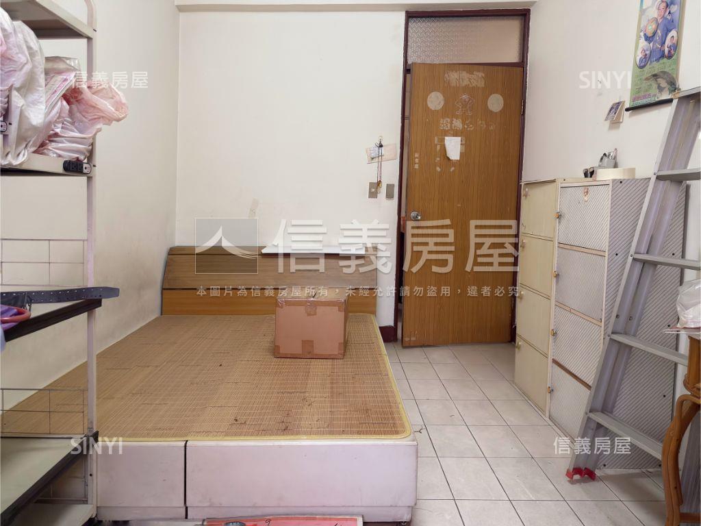 正員山路獨層獨戶房屋室內格局與周邊環境