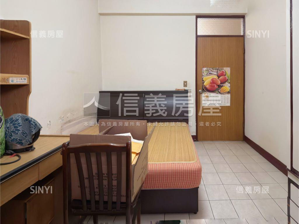 正員山路獨層獨戶房屋室內格局與周邊環境