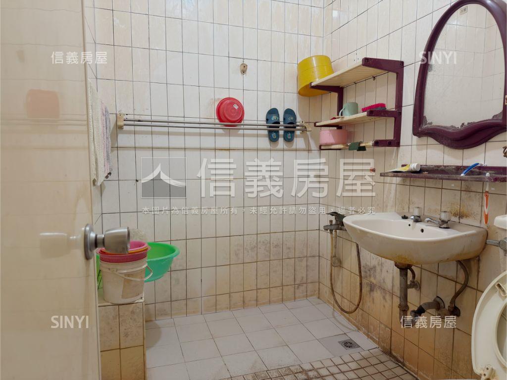 正員山路獨層獨戶房屋室內格局與周邊環境