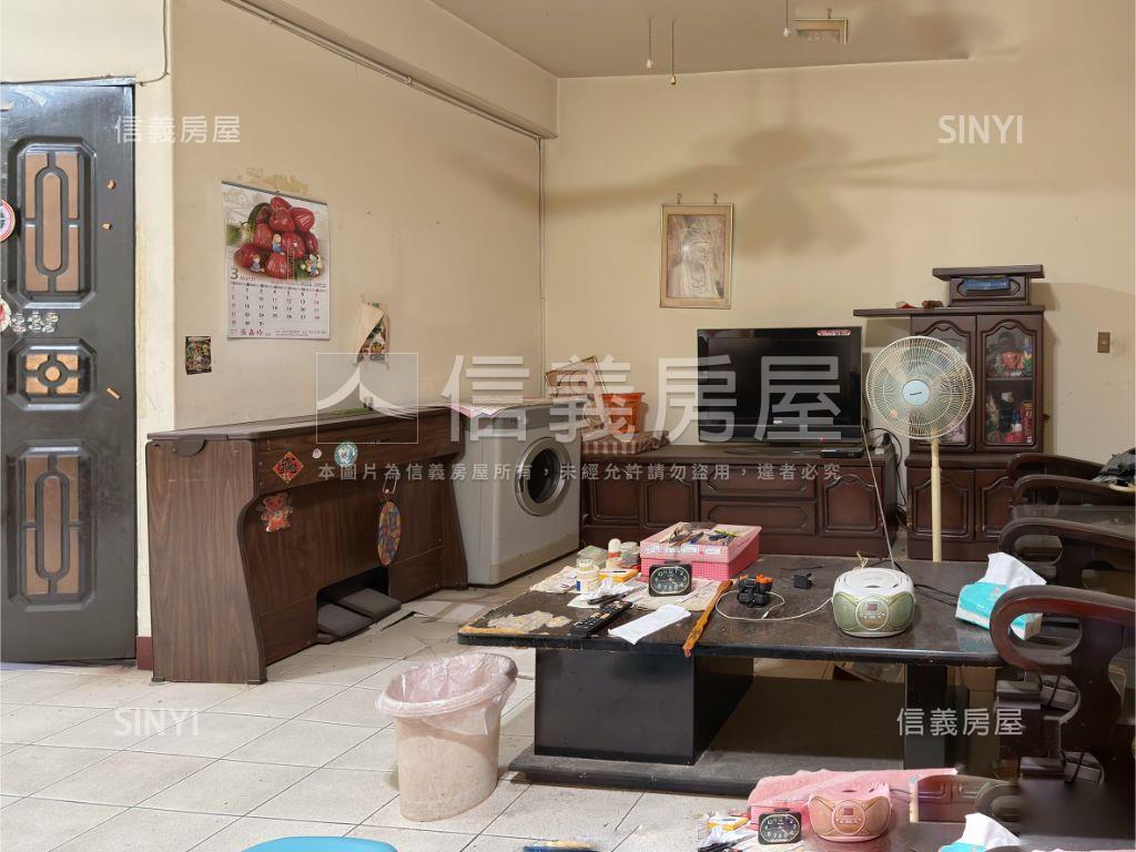 正員山路獨層獨戶房屋室內格局與周邊環境