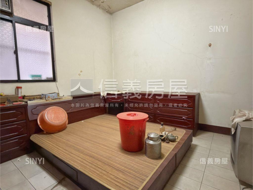 正員山路獨層獨戶房屋室內格局與周邊環境