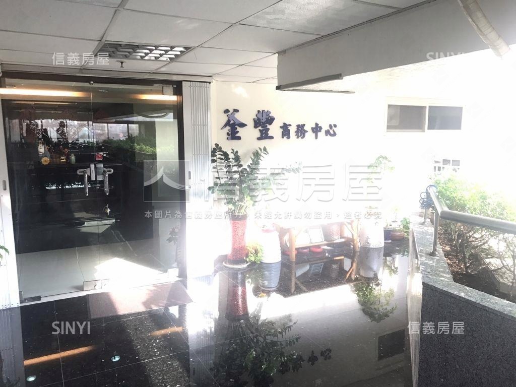 信義世貿高樓純辦兩間合買房屋室內格局與周邊環境