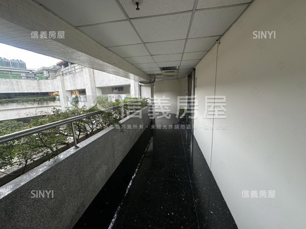 信義世貿高樓純辦兩間合買房屋室內格局與周邊環境