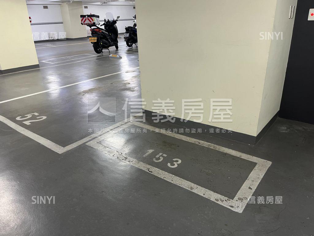 巨蛋近捷運大兩房平車房屋室內格局與周邊環境