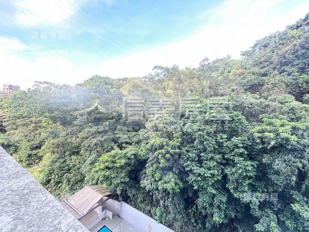 皇族四房車位房屋室內格局與周邊環境