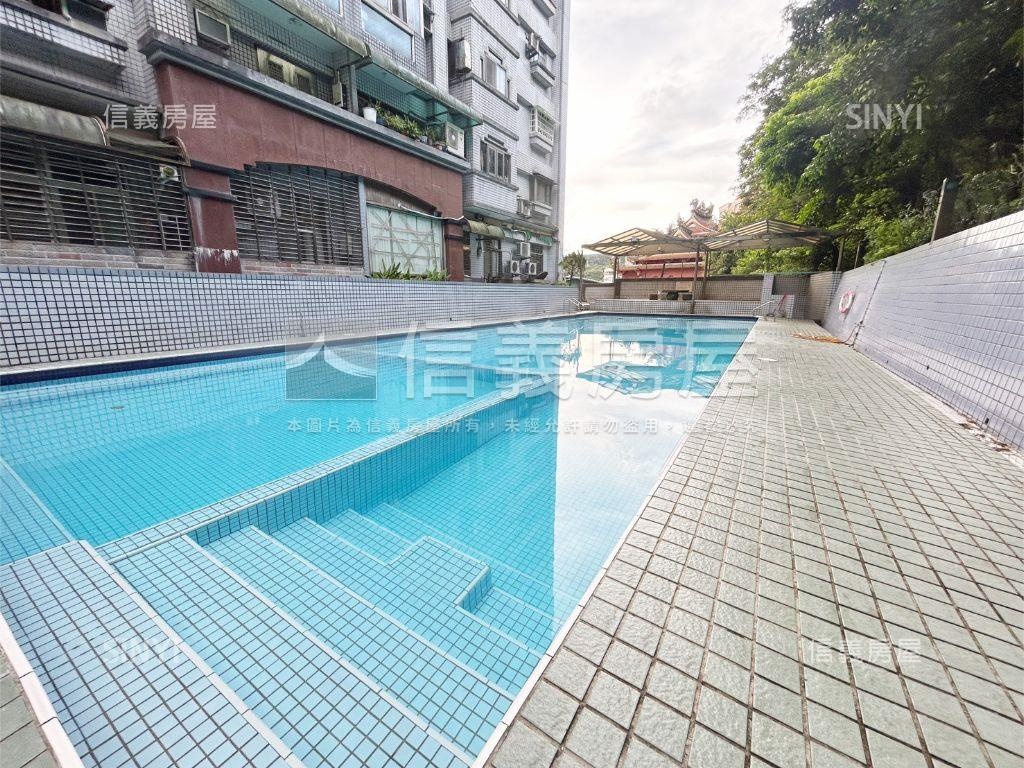 皇族四房車位房屋室內格局與周邊環境