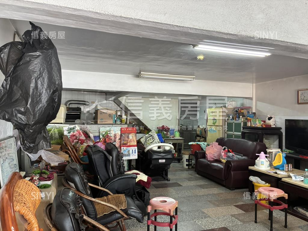 面彰化中學大面寬透天房屋室內格局與周邊環境