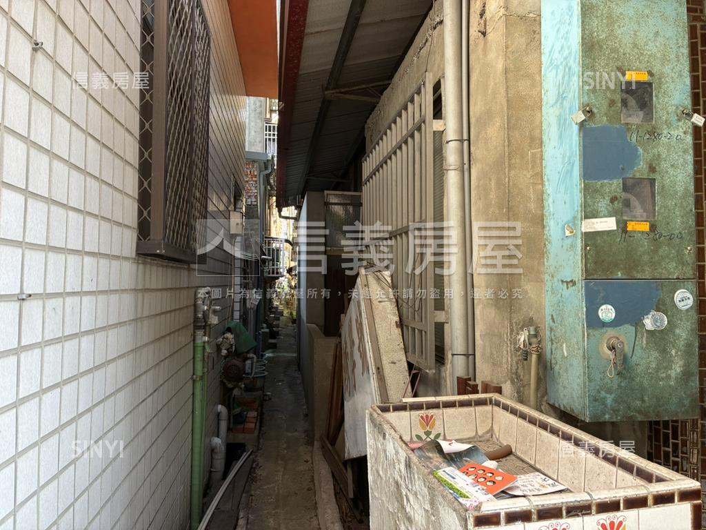 面彰化中學大面寬透天房屋室內格局與周邊環境