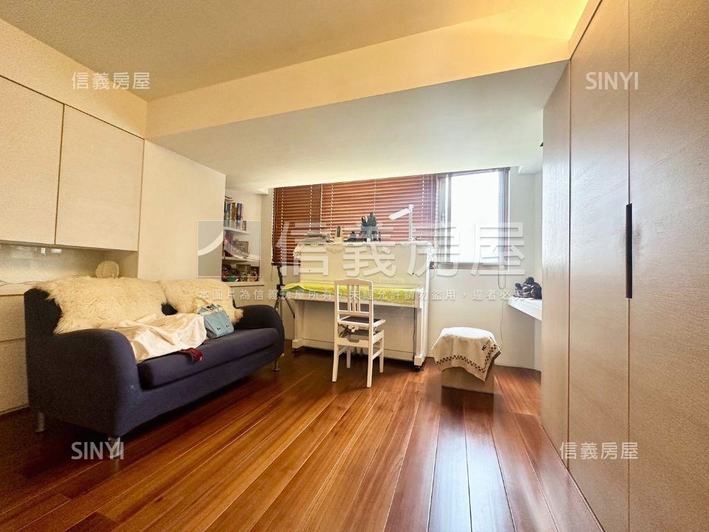 仁愛高樓景觀邊間房屋室內格局與周邊環境