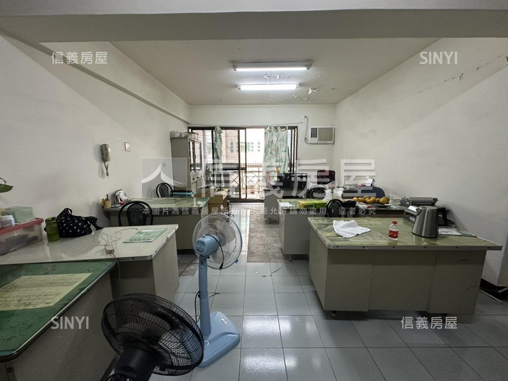 自由明誠商圈百貨市場四房房屋室內格局與周邊環境