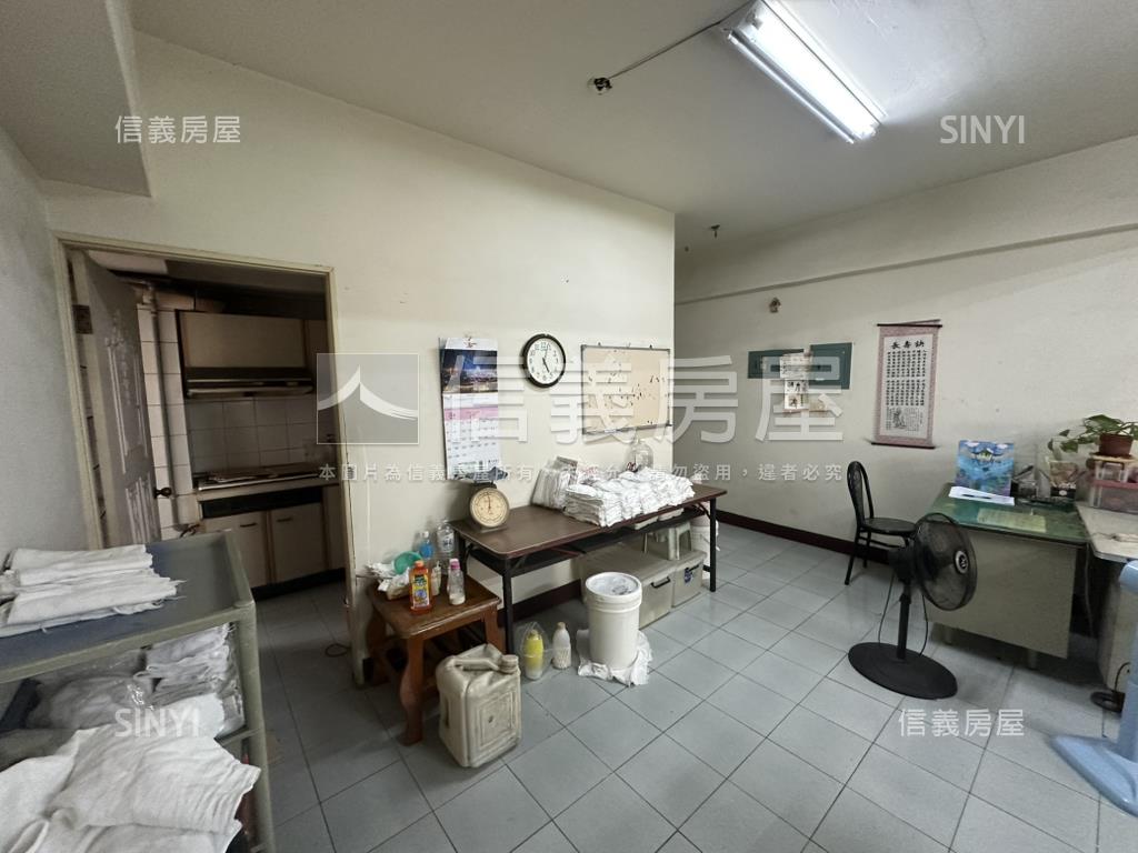 自由明誠商圈百貨市場四房房屋室內格局與周邊環境