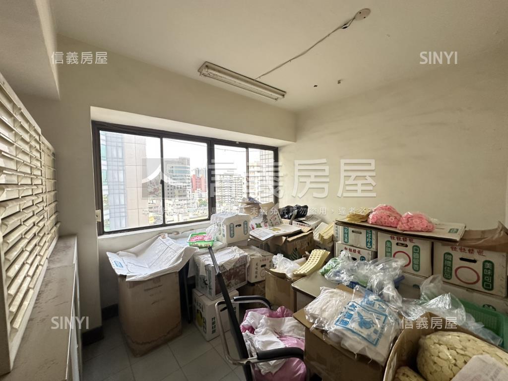 自由明誠商圈百貨市場四房房屋室內格局與周邊環境