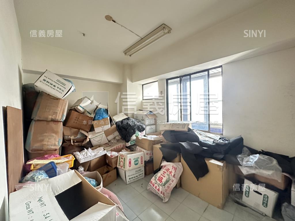 自由明誠商圈百貨市場四房房屋室內格局與周邊環境