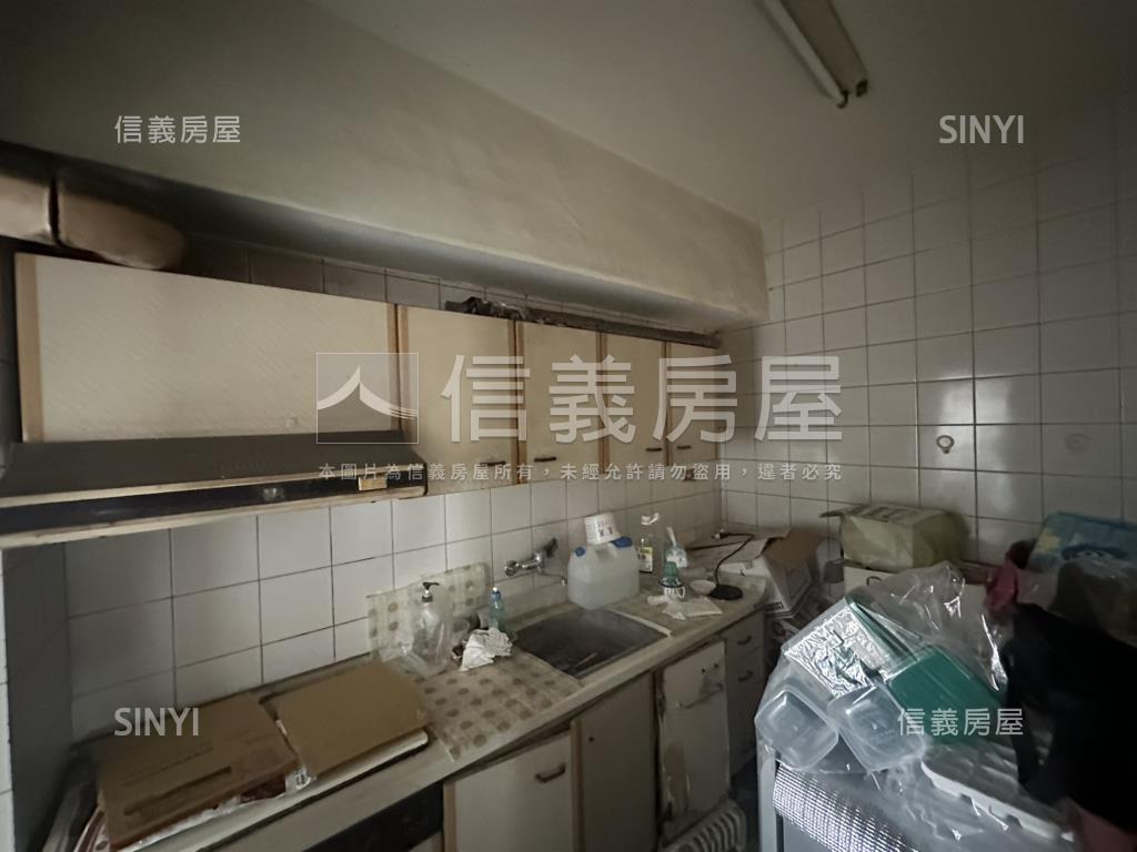 自由明誠商圈百貨市場四房房屋室內格局與周邊環境