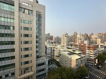 自由明誠商圈百貨市場四房