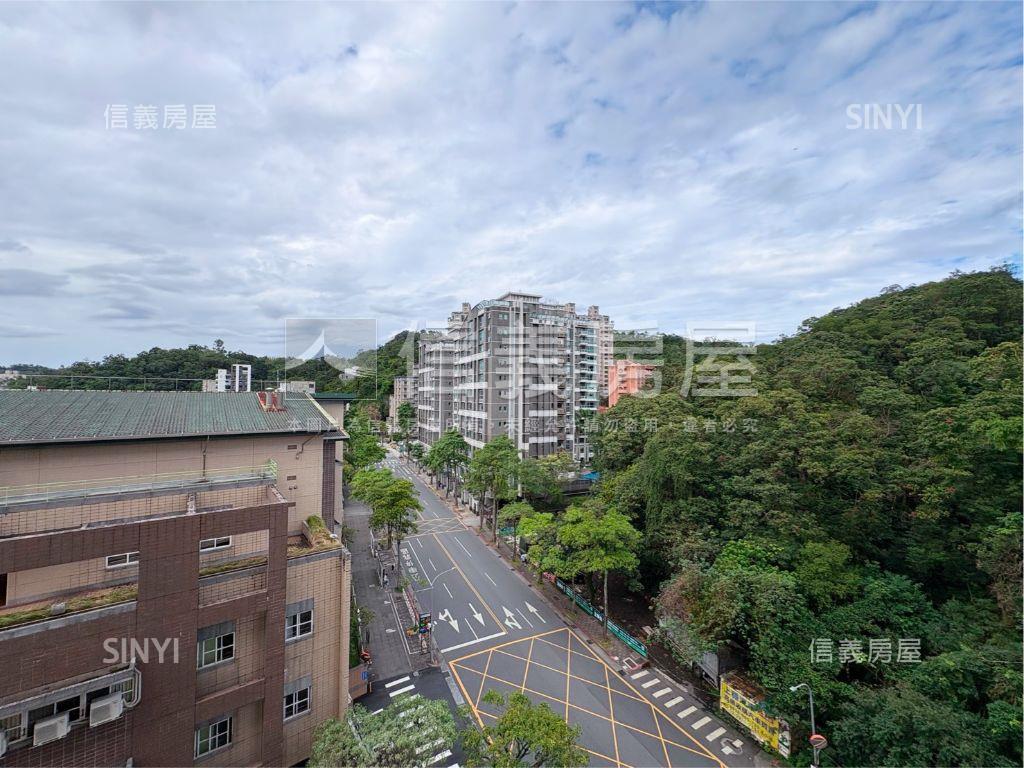 捷運政大站冠德名人錄四房房屋室內格局與周邊環境