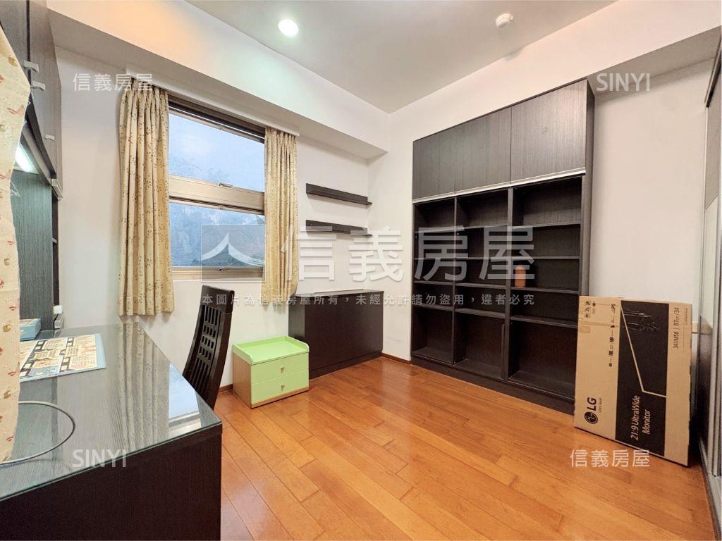 捷運政大站冠德名人錄四房房屋室內格局與周邊環境