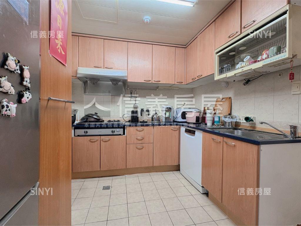 捷運政大站冠德名人錄四房房屋室內格局與周邊環境