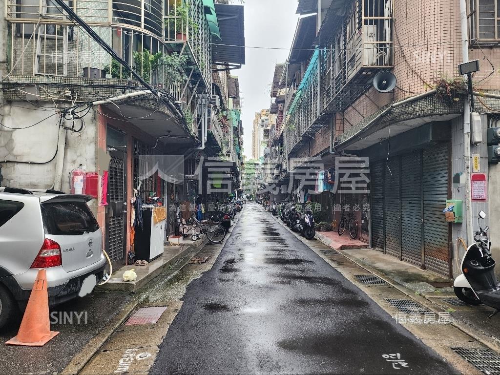 專任◎稀有邊間透天房屋室內格局與周邊環境