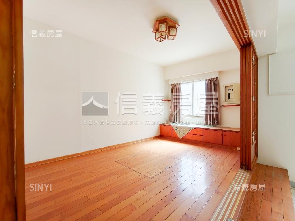 凹子底捷運採光美宅房屋室內格局與周邊環境