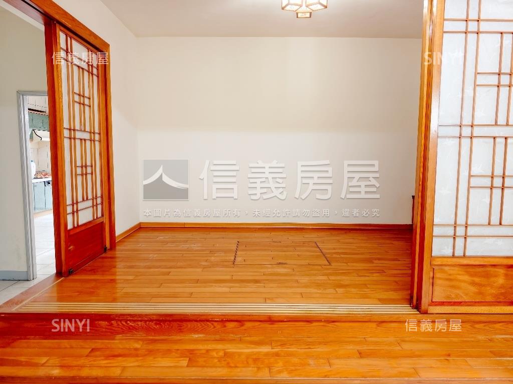 凹子底捷運採光美宅房屋室內格局與周邊環境