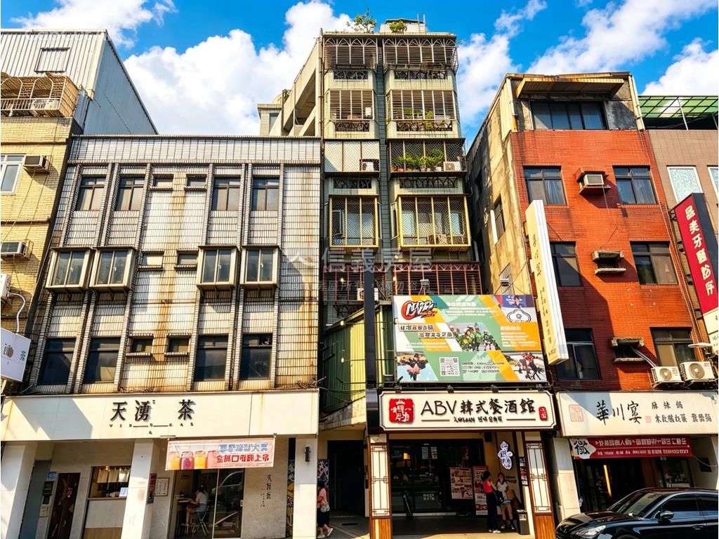 板橋站大空間華廈稀有釋出房屋室內格局與周邊環境